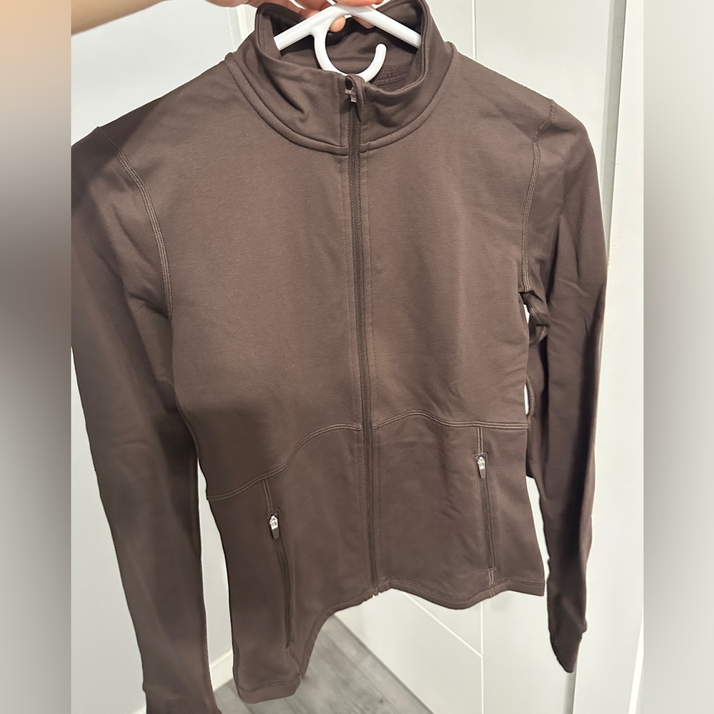Aritzia TNA action jacket